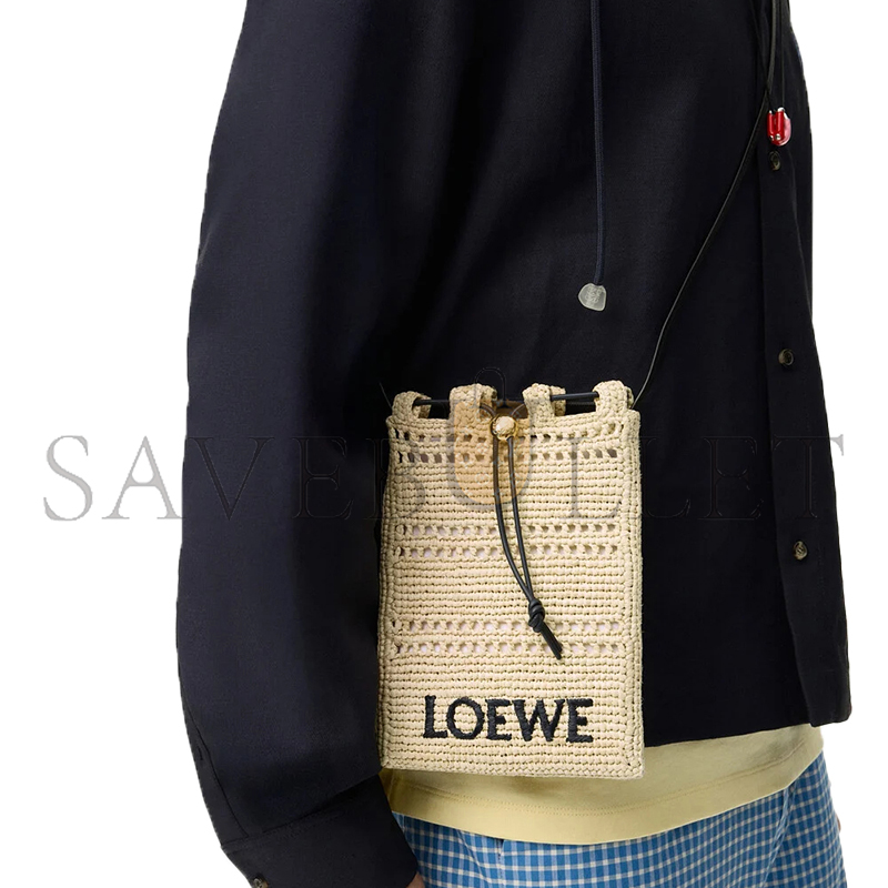 L0ew* DRAWSTRING POCKET IN RAFFIA C756PHPX01 (21*16*1cm)